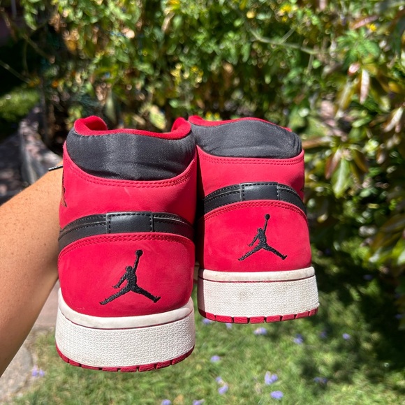 Nike Air Jordan 1 Mid Bred (2013) Sneakers 554724 005 Red Black Size 13 - Picture 4 of 6